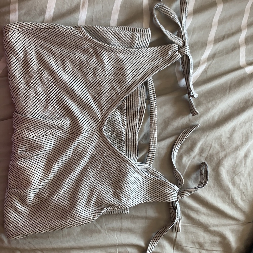 Lucky brand top Never worn w/ tags on - Picture 4 of 6